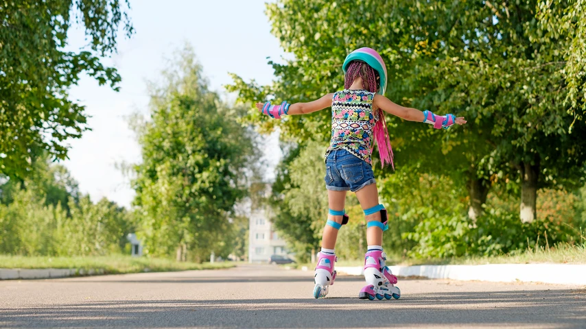 Kid tries to skate